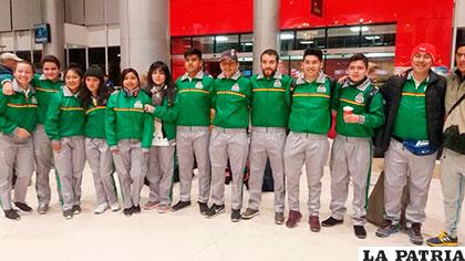 Parte de la delegación boliviana de tenis de mesa que viajó a China