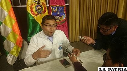 El gastroenterólogo, Oliezmith Ojeda, indicó que en Bolivia el 90 por
ciento de la población sufre de gastritis