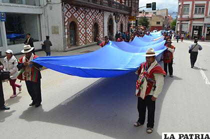 Bandera que entregó el municipio de El Choro