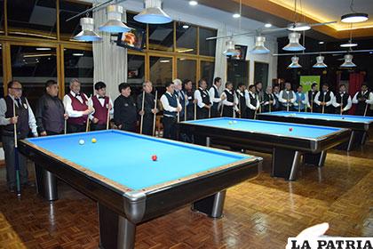Deportistas participantes en el certamen nacional de billar
