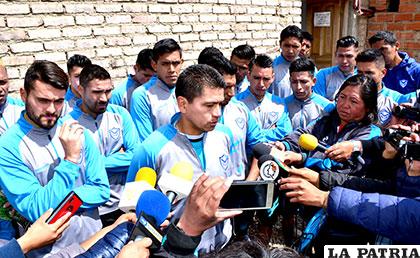 Carlos Saucedo habló a nombre de los futbolistas del equipo orureño