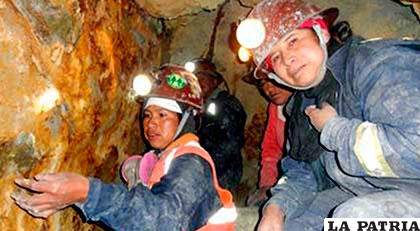 Trabajo duro que realizan las mujeres mineras