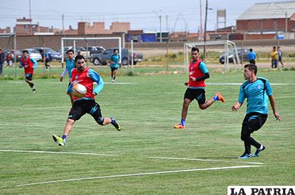 Los jugadores volvieron a entrenar ilusionados en un buen resultado en Potosí