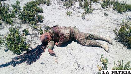 En esta posición fue encontrado el cuerpo de uno de los sargentos del Ejército