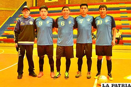 Integrantes de Yaku SeLA marchan a paso firme en el torneo