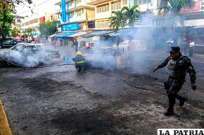 16 muertos y seis vehículos incendiados en las recientes 24 horas /TWITTER