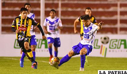Del partido de ida donde el resultado fue empate 1-1 en La Paz el 2 de febrero de este año; Veizaga, Torrico y Ramallo en la acción /APG