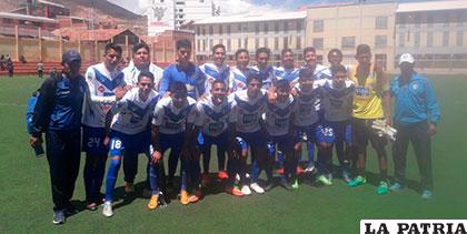 El equipo de reservas de San José en el complejo Ferroviario donde logró vencer a Real Potosí 2-0