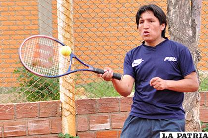 Carlos Quiñones, uno de los destacados del tenis municipal