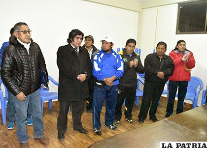 Los flamantes directivos de la Asociación Municipal de Futbol de Salón Oruro