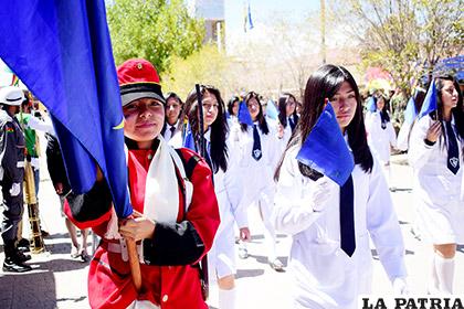 Estudiantes de secundaria mostraron su fervor cívico