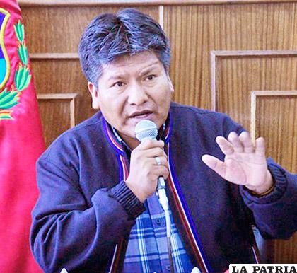 VÍCTOR HUGO VÁSQUEZ, GOBERNADOR DE ORURO: 