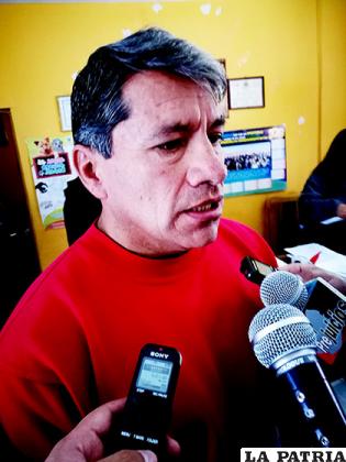 El presidente de la Comisión de Poderes, Manolo Encinas, confirmó el congreso de la Fedjuve para el 7 y 8 de mayo