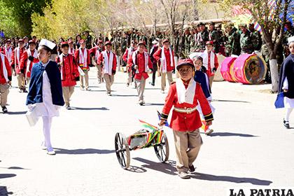 Los Colorados de Bolivia, también fueron representados por el Colegio San Francisco
