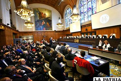 La semana que finalizó Bolivia y Chile presentaron sus alegatos finales en La Haya sobre el tema marítimo /diputados.bo