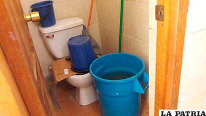 Malas condiciones en las que fueron encontrados los baños del colegio 