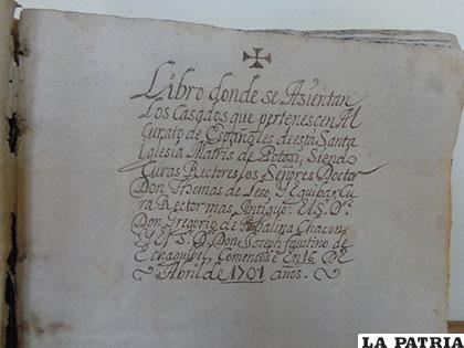 Primera página del libro de matrimonios de la iglesia matriz del año 1701