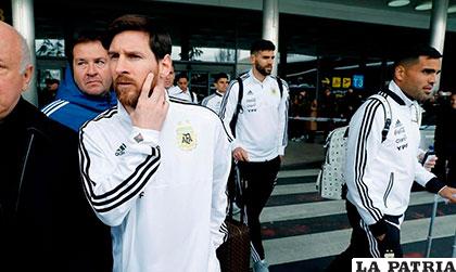 Lionel Messi fue parte de la delegación argentina que viajó este sábado a España, muchos esperan que esté recuperado para el martes