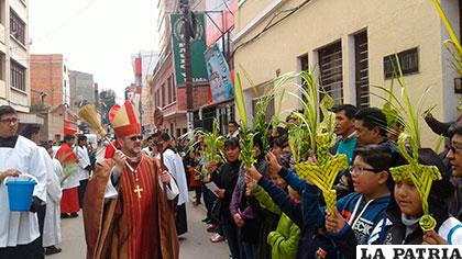 La procesión contó con una concurrida presencia de la población orureña