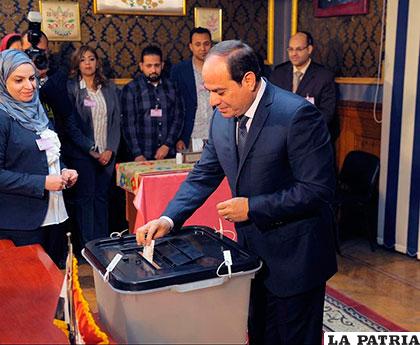 Los colegios electorales de Egipto sellan sus urnas para dar por finalizadas unas elecciones de tres días /Yahoo Noticias