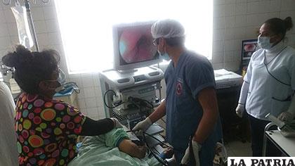 Procedimiento de endoscopía en el centro gastroenterólogo del hospital General