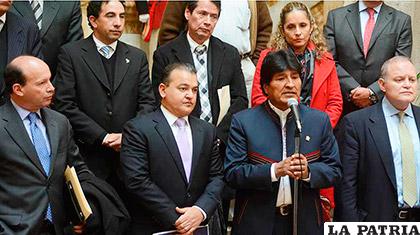 Ronald Nostas, presidente de la CEPB junto al Presidente Evo Morales /Los Tiempos