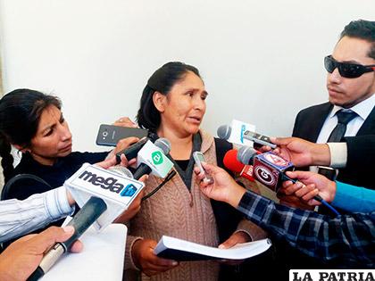 Madre de familia, Elva Arancibia gasta alrededor de 5.000 bolivianos por cada sesión de quimioterapia
