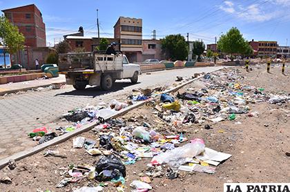 Ya existen multas reglamentadas para quienes arrojen basura en las calles / LA PATRIA