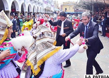 Presidente del Paraguay disfrutó del carnaval de Oruro