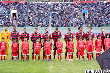 Flamengo llegó a Oruro con su mejor elemento, por ello se llevó el triunfo /Reynaldo Bellota /LA PATRIA