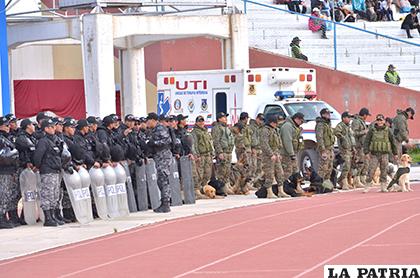 665 efectivos policiales estuvieron velando la seguridad en el estadio /Reynaldo Bellota /LA PATRIA