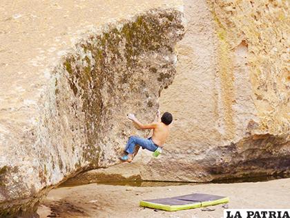 Escalada con caídas en colchonetas una nueva experiencia /Cortesía Josué Colque
