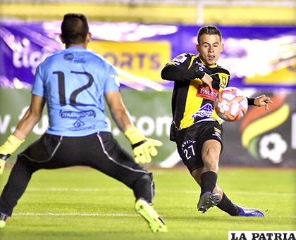 Henry Vaca gran valor en The Strongest anotó el primero /APG