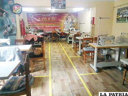 Las fábricas textiles orureñas a la espera de elaborar las mochilas /LA PATRIA