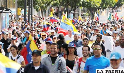 Cerca del 10 % de la población, ha huido de su país debido a escasez de medicamentos y alimentos y la hiperinflación o la violencia /Proceso Digital