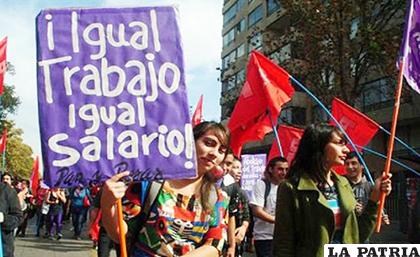 Discriminación de género, trabajo doméstico no remunerado, tareas domésticas mal distribuidas y la falta de políticas de Estado, son los motivos para buscar  la igualdad entre mujeres y varones /eldestapeweb.com