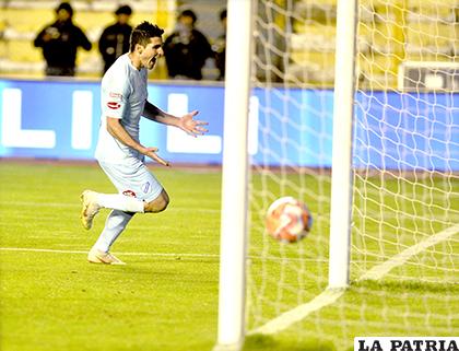 La acción del tercer gol anotado por Jorge Pereyra /APG