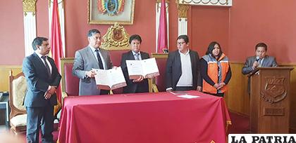 Acto de firma de convenio para atender a víctimas de violencia /LA PATRIA