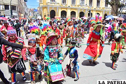 Los papás son protagonistas en el Corso Infantil /LA PATRIA