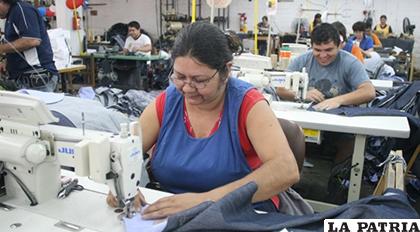 Confeccionista paraguaya de la empresa Manufactura Pilar /LA NACI?N