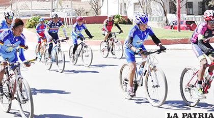 Ciclistas orureños esperan conocer la fecha del nacional en Potosí /Archivo /LA PATRIA