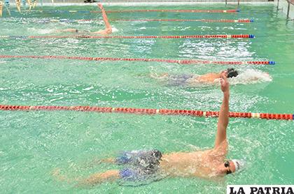 Los nadadores orureños tratarán de sobresalir para clasificar a la selección /Archivo LA PATRIA