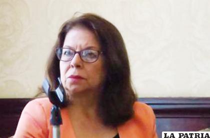 Virginia Molina, consultora sobre ENT de la OPS / Hidrocálido
