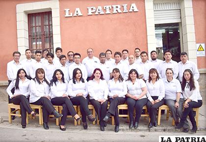 Personal de todas las áreas del matutino LA PATRIA Oruro /LA PATRIA