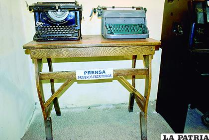 MÁQUINAS DE ESCRIBIR: LA PATRIA siempre se caracterizó por tener lo mejor de la época, muestra de ello, son las máquinas de escribir Remington, consideradas a nivel mundial como las mejores de todas las épocas.
