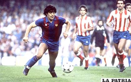 Diego Maradona y su paso por el Barcelona en 1984 /radiohuancavilca.com