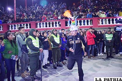 No podía faltar el diablo botafuego e hincha de San José 