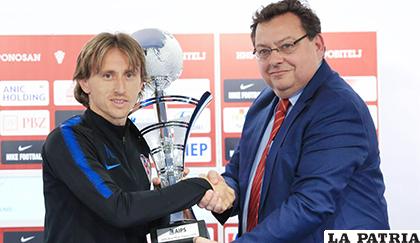 Luka Modric recibió el premio como el mejor de la temporada 2018 /as.com