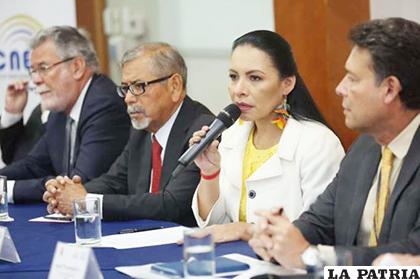 El Consejo Nacional Electoral de Ecuador durante la conferencia de prensa / THEWORLDNEWS