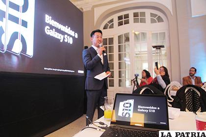 Agustín Park, gerente de negocios IM de Samsung Bolivia, durante la presentación del S10 / SAMSUNG